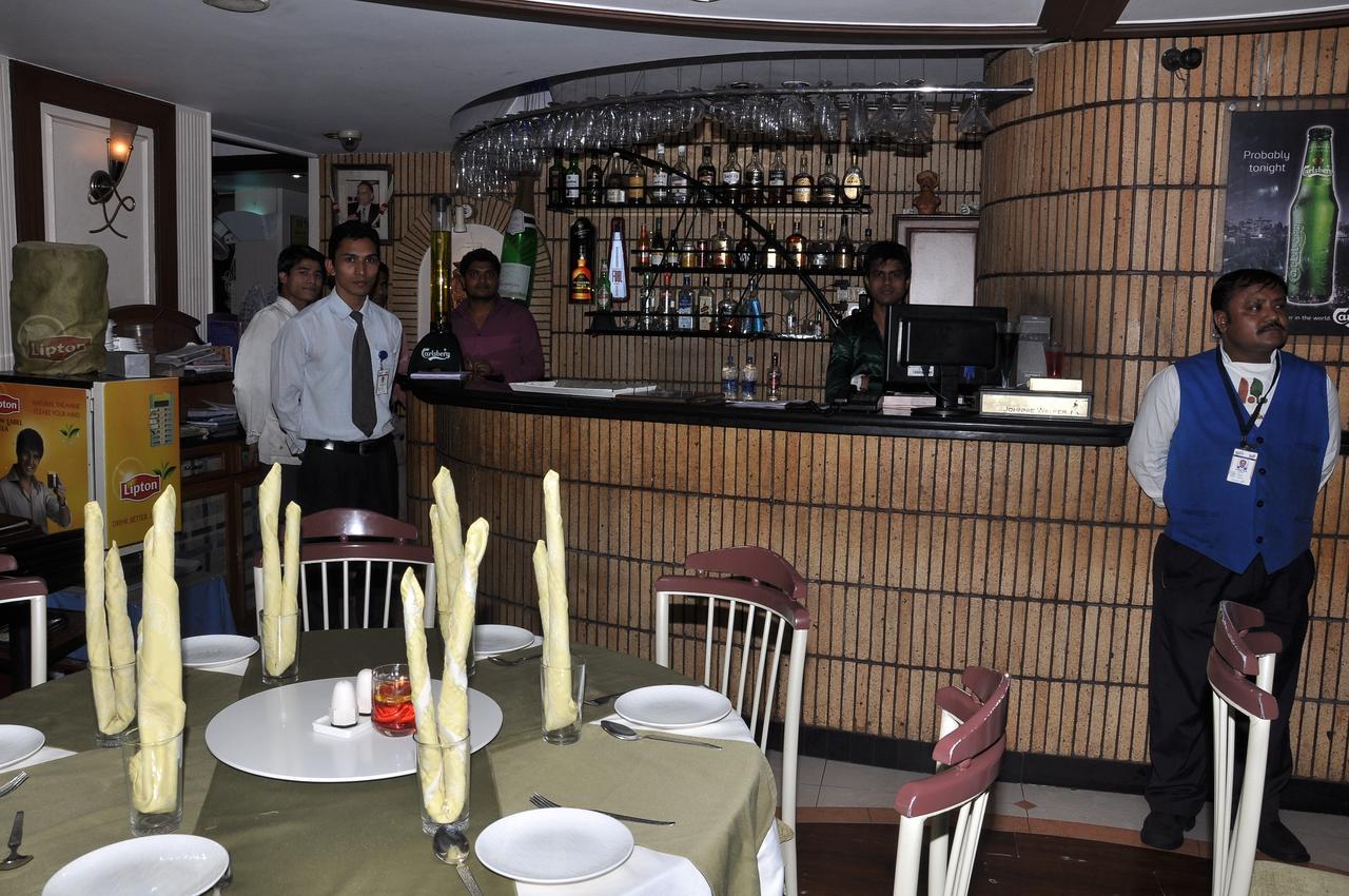 Hotel Sovereign Daman Esterno foto