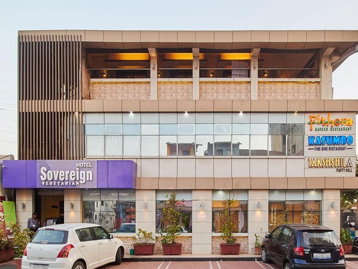 Hotel Sovereign Daman Esterno foto